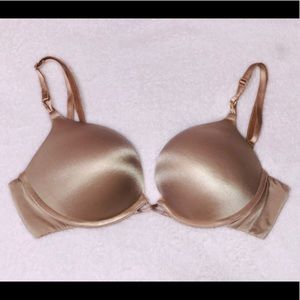 Victoria’s Secret bombshell bra